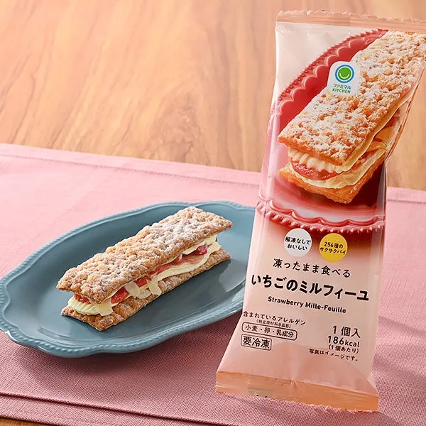 ファミマから新スイーツ爆誕！凍ったまま食べるいちごのミルフィーユ」...