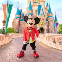 ディズニーランドの新パレード「ヴァネロペのスウィーツ・ポップ・ワールド」衣装初公開！