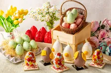 ヒルトン東京の現代アート風イースターチョコレート