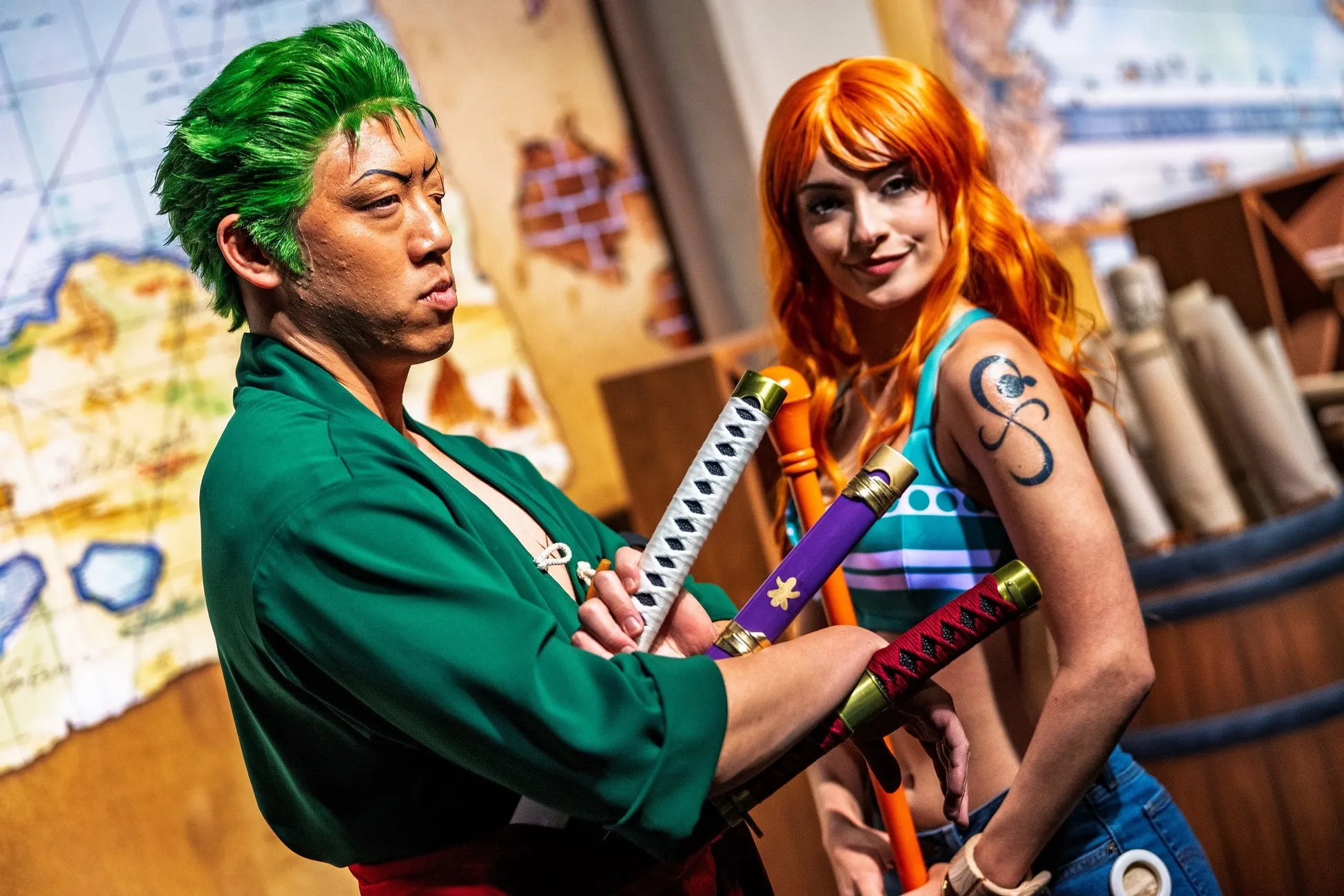 ONE PIECEコスプレのゾロとナミ