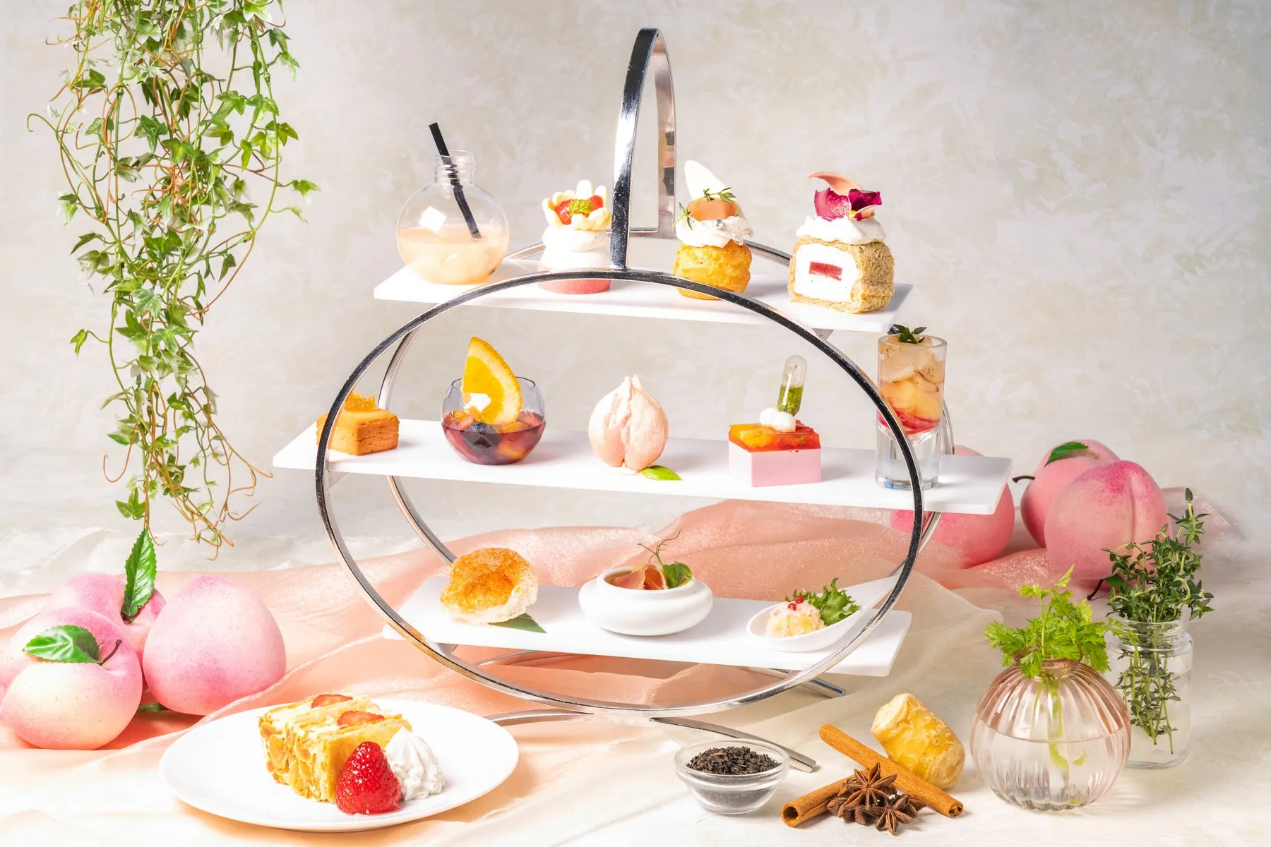 夏のヌン活は桃が主役！2種ご褒美アフタヌーンティーが新登場