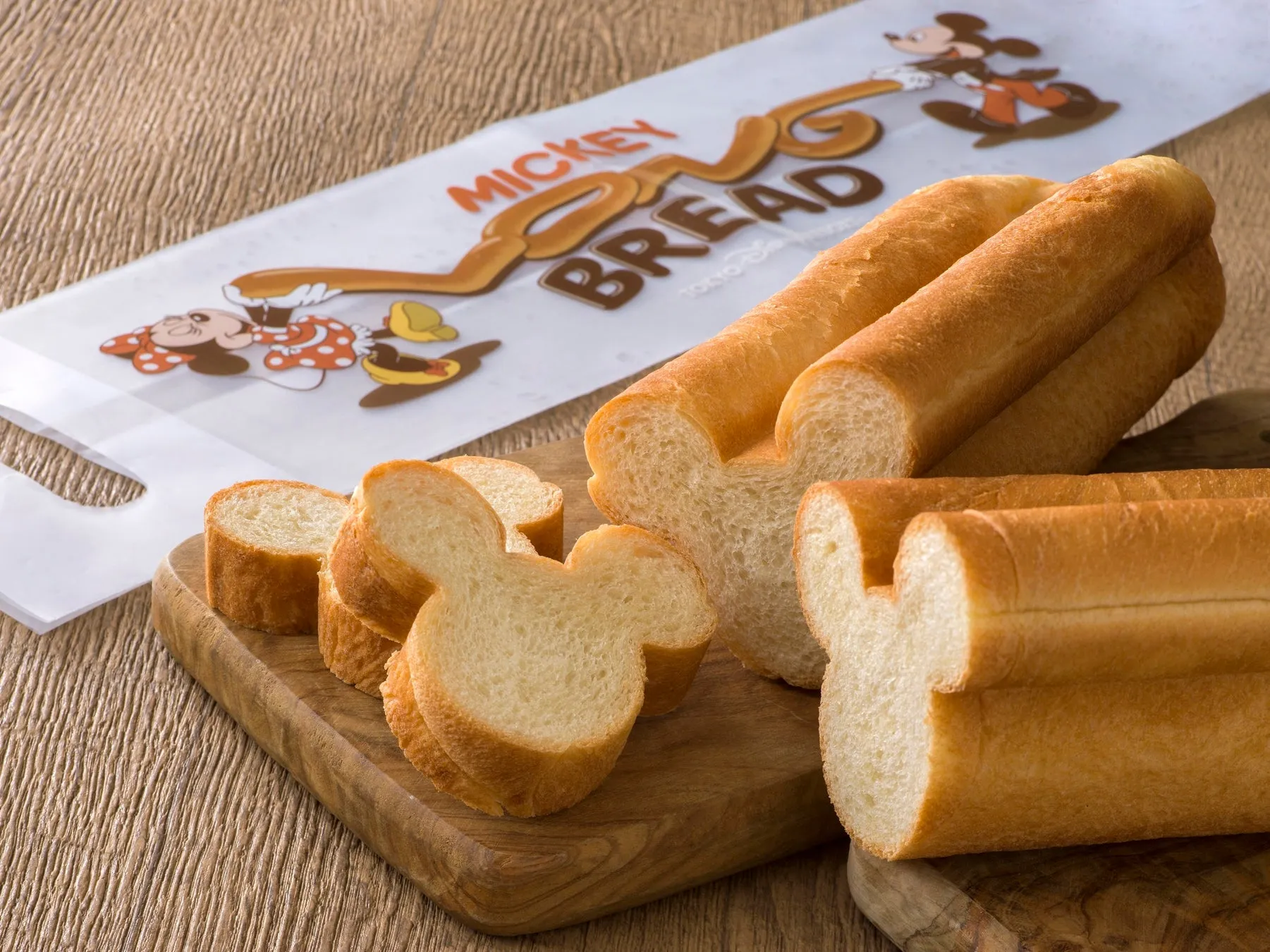 ミッキーマウス形のパンとパッケージ