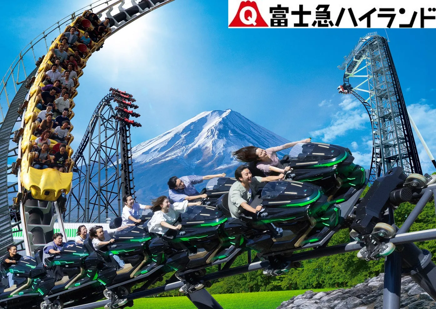 富士急ハイランドのジェットコースターと富士山