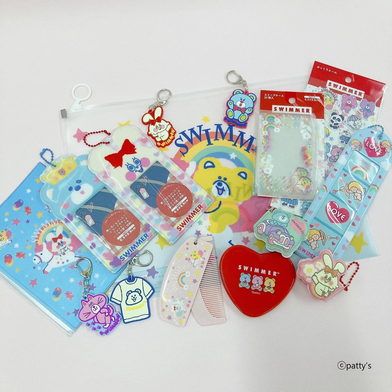 Seriaの新商品SWIMMERシリーズのカラフルなグッズ