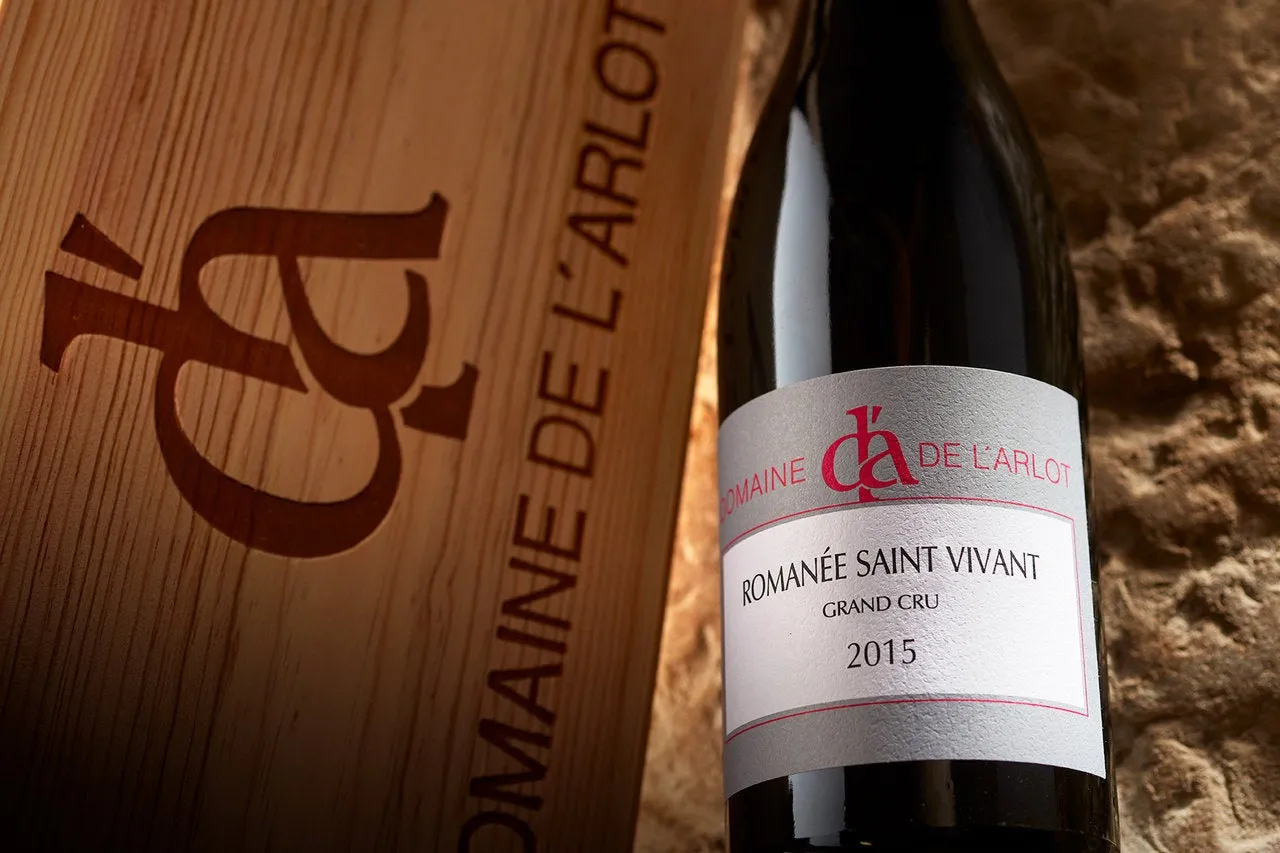 Domaine de l'Arlot Romanée Saint Vivant Grand Cru 2015と木箱