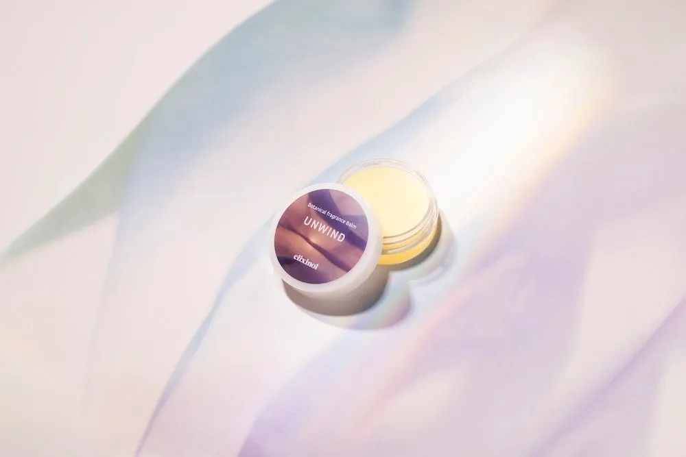 心をほどく、澄んだ空気のような香り。「UNWIND」チューニングバームが登場