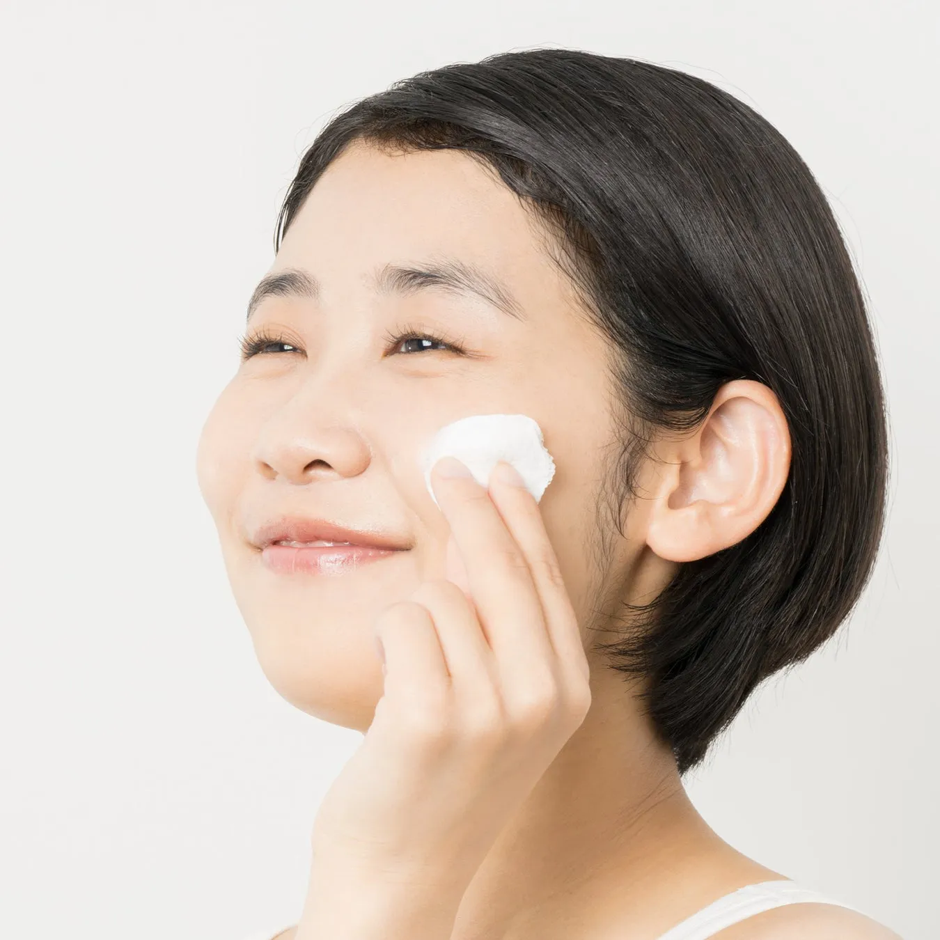 スプレーするだけで簡単に冷た~いコットンができる