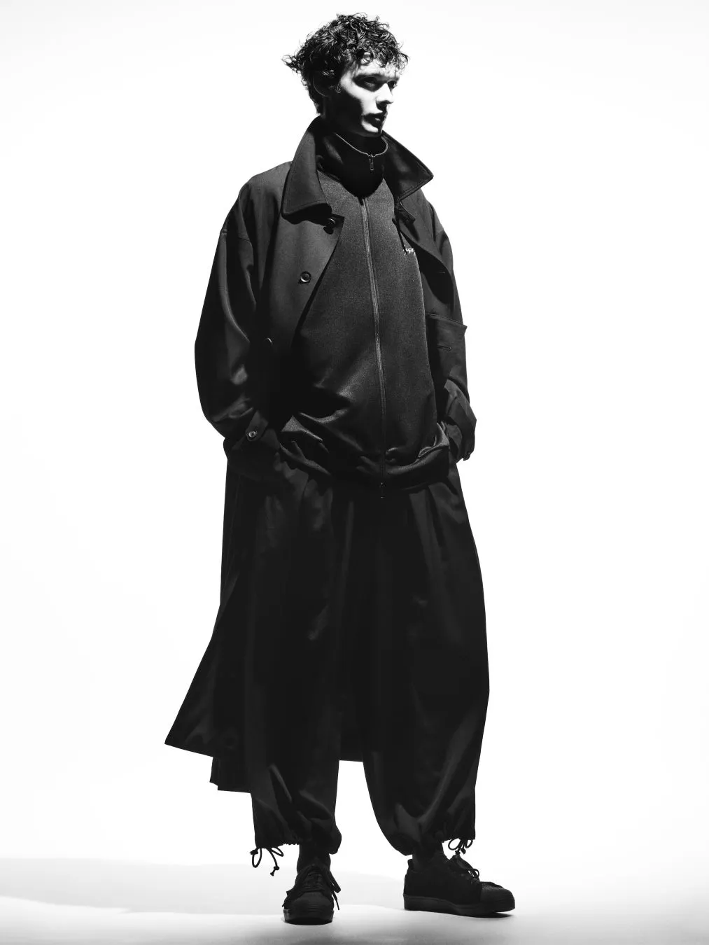 Y-3 KUROブラック軸のユニセックスコレクション