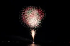 横須賀の夏を彩る！「よこすか開国花火大会2025」開催日決定！