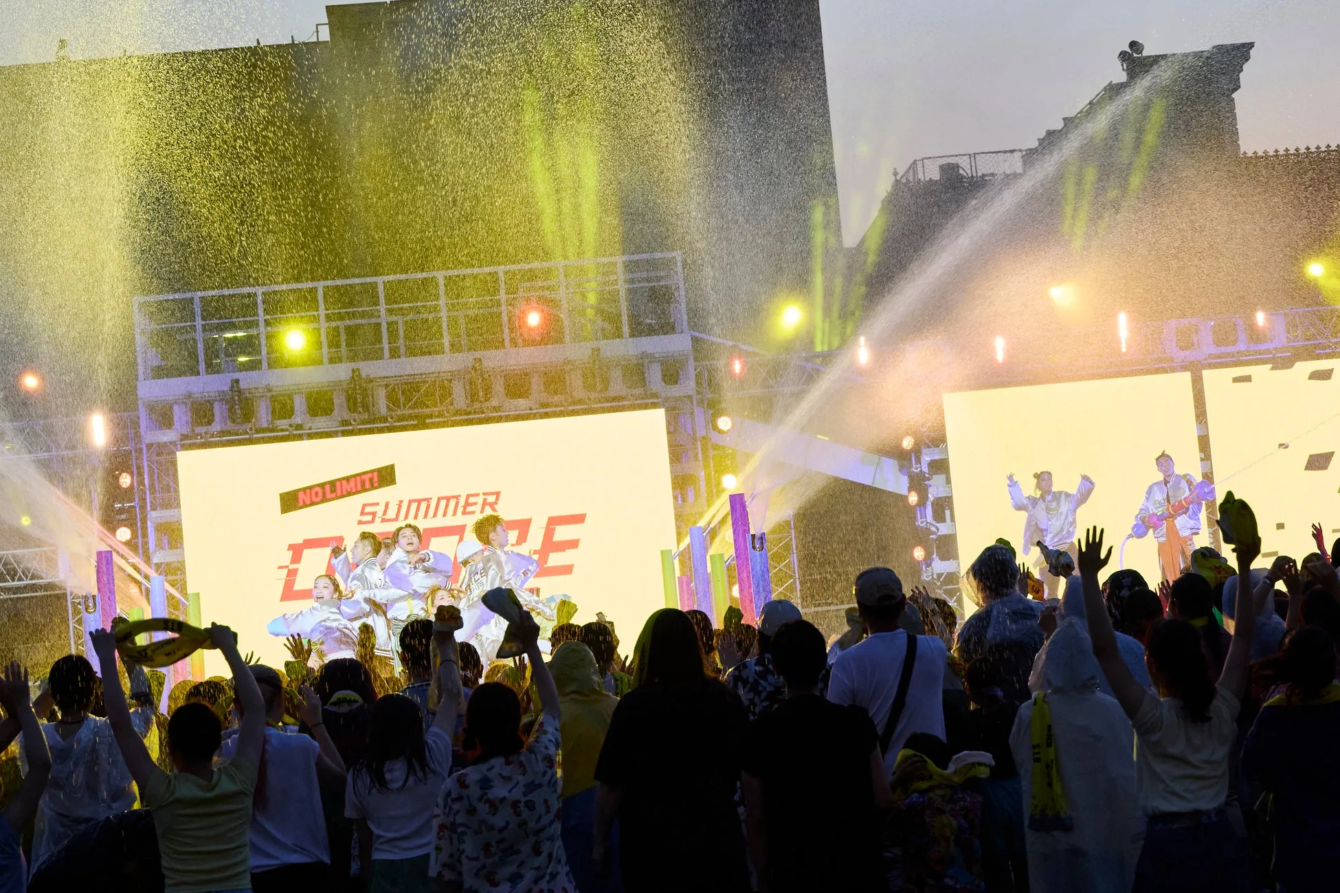 夏の夜のダンスイベント
