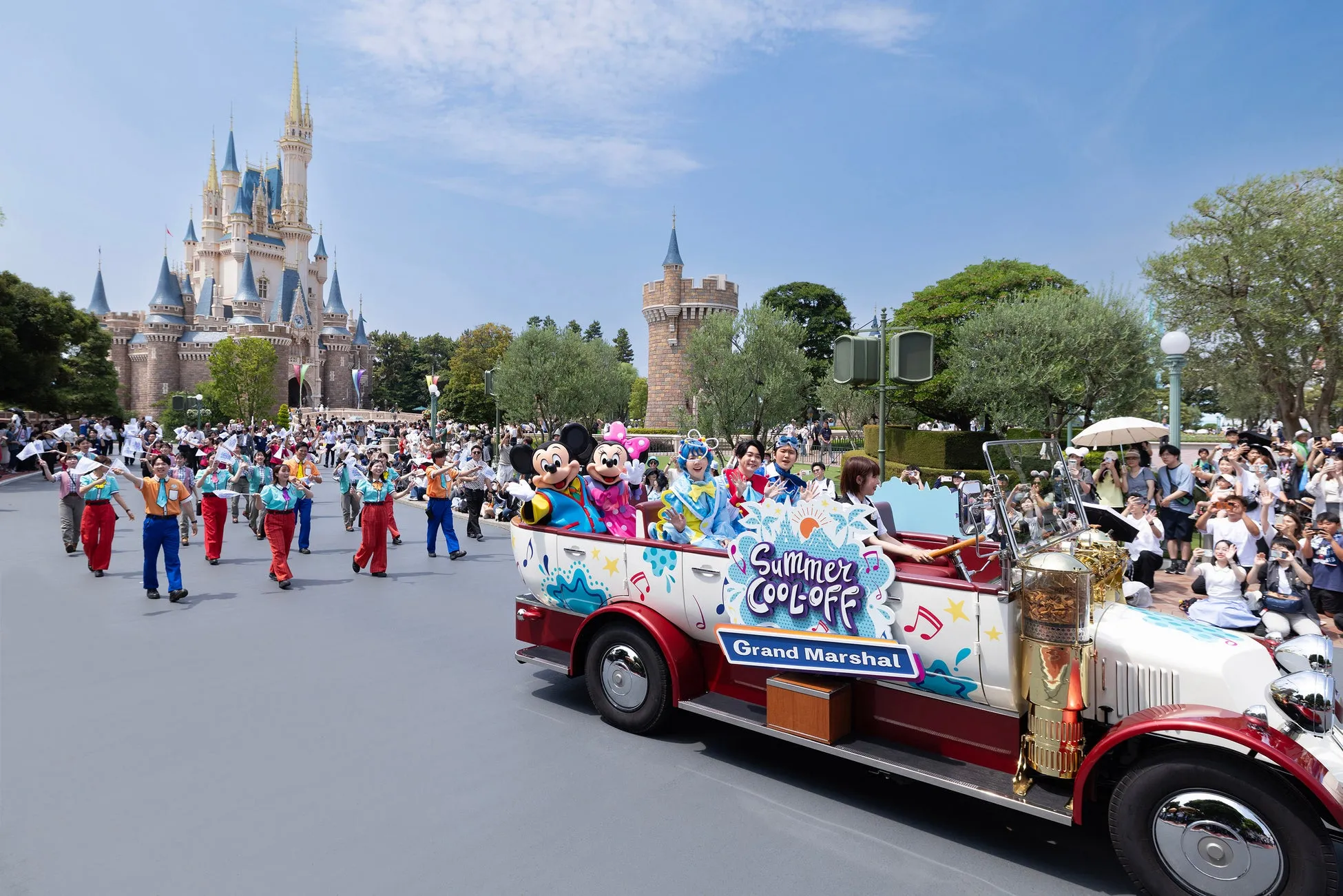ディズニーランドにMrs. GREEN APPLEが登場！スペシャル版ベイマックス...