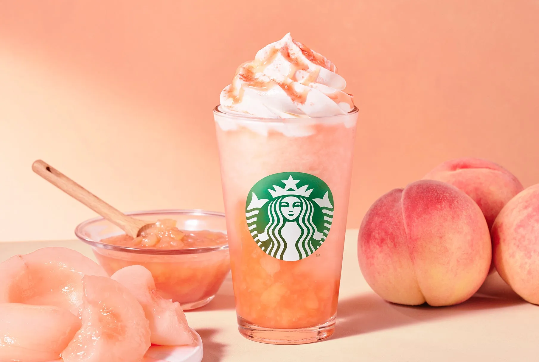 ヘブンリー ピーチ フラペチーノのピーチ果肉を使った甘い香りの飲み物