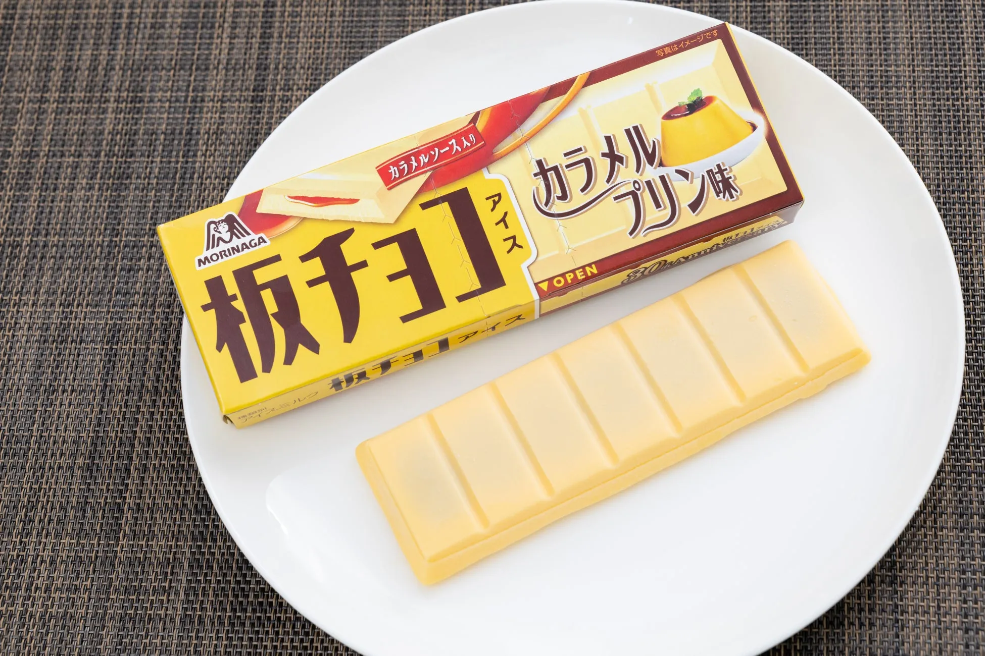 全国のセブンイレブンに「板チョコアイス カラメルプリン味」が限定登場...