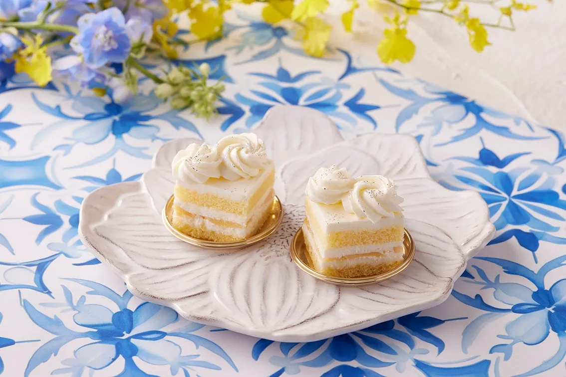 白い薔薇の洋梨ショートケーキ
