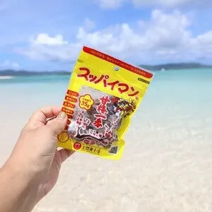 株式会社上間菓子店のロゴ
