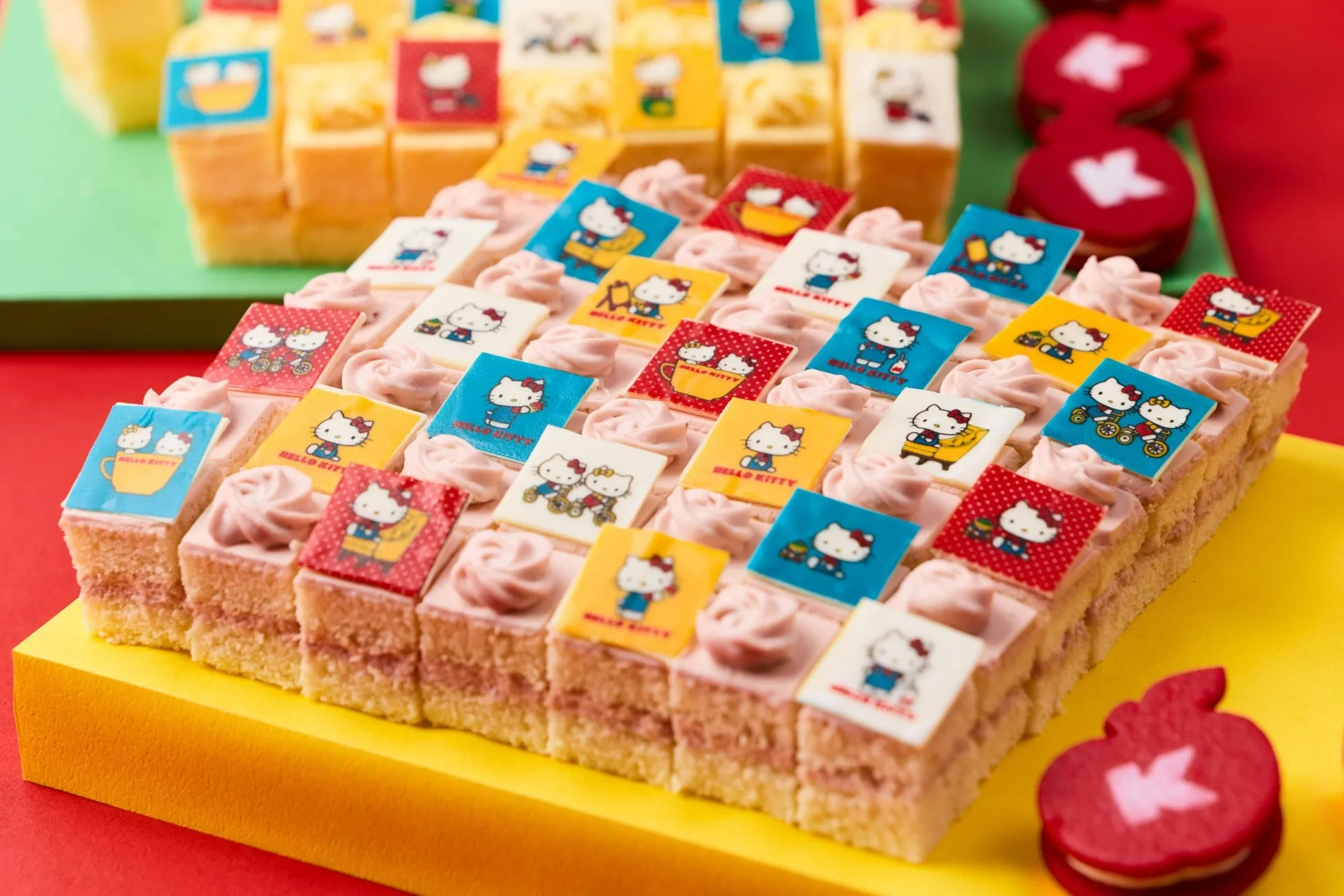 HELLO KITTY パッチワークケーキ(いちご)