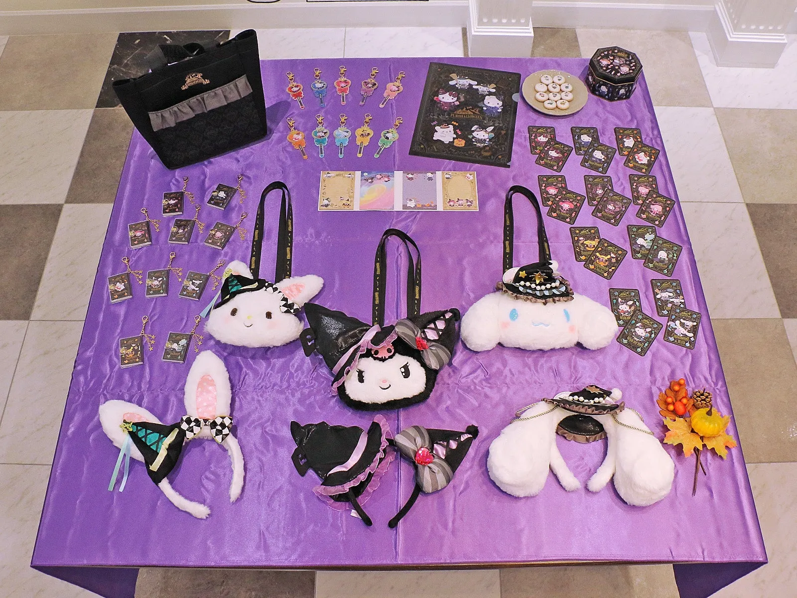 PUROHALLOWEENイベント関連商品ディスプレイ