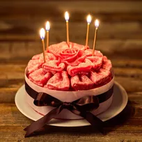 KINTANから新登場！「焼肉ケーキ」で特別な日を彩ろう