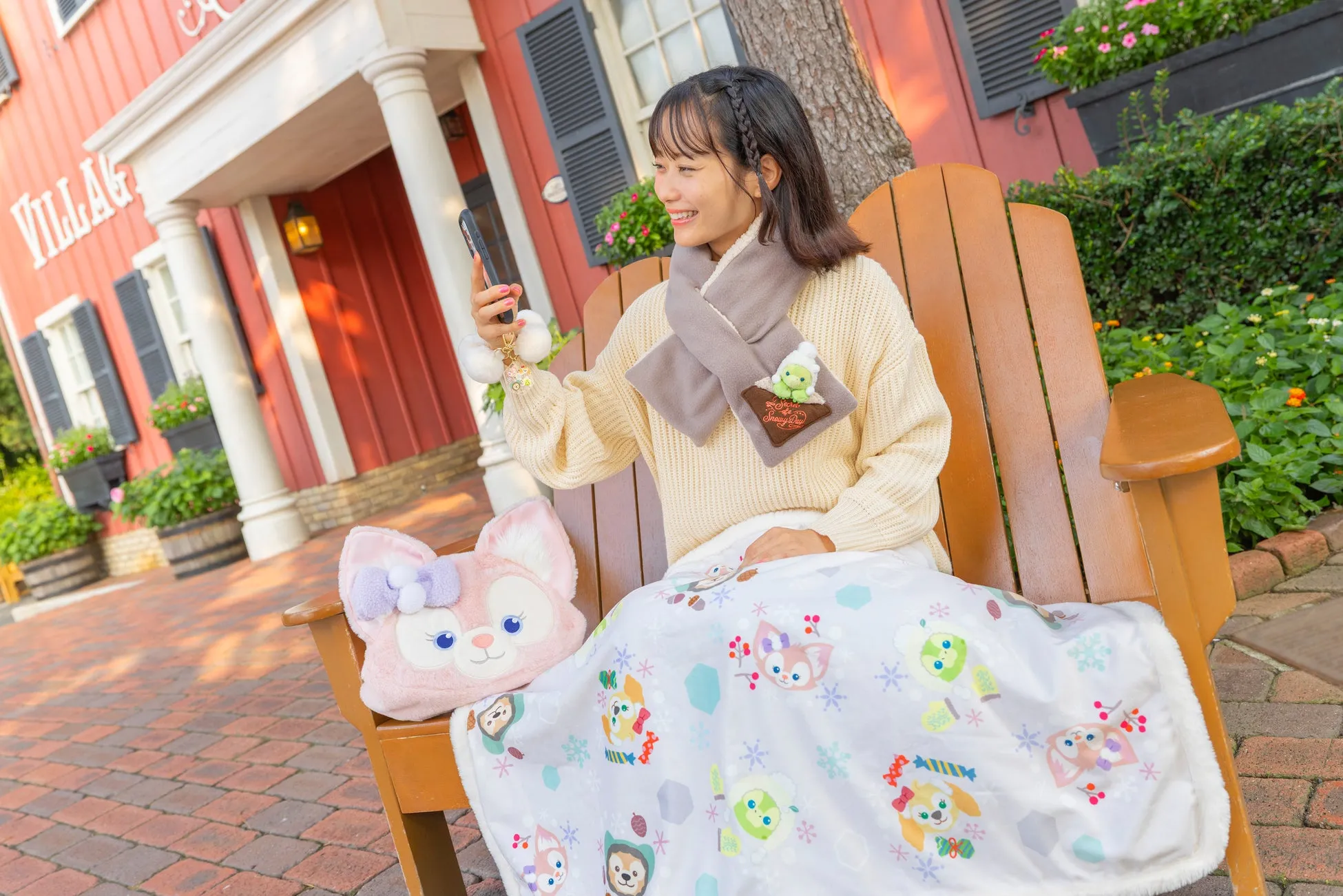 マフラーやリュック、スマートフォンアクセサリーなどの冬用グッズ