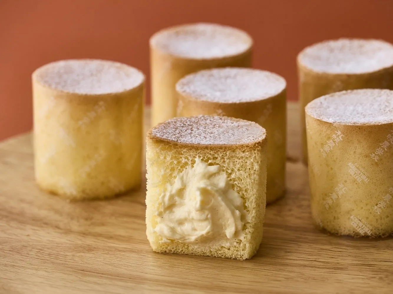 ふわふわの生地がとろけるクリームを包み込む新商品ハリエット