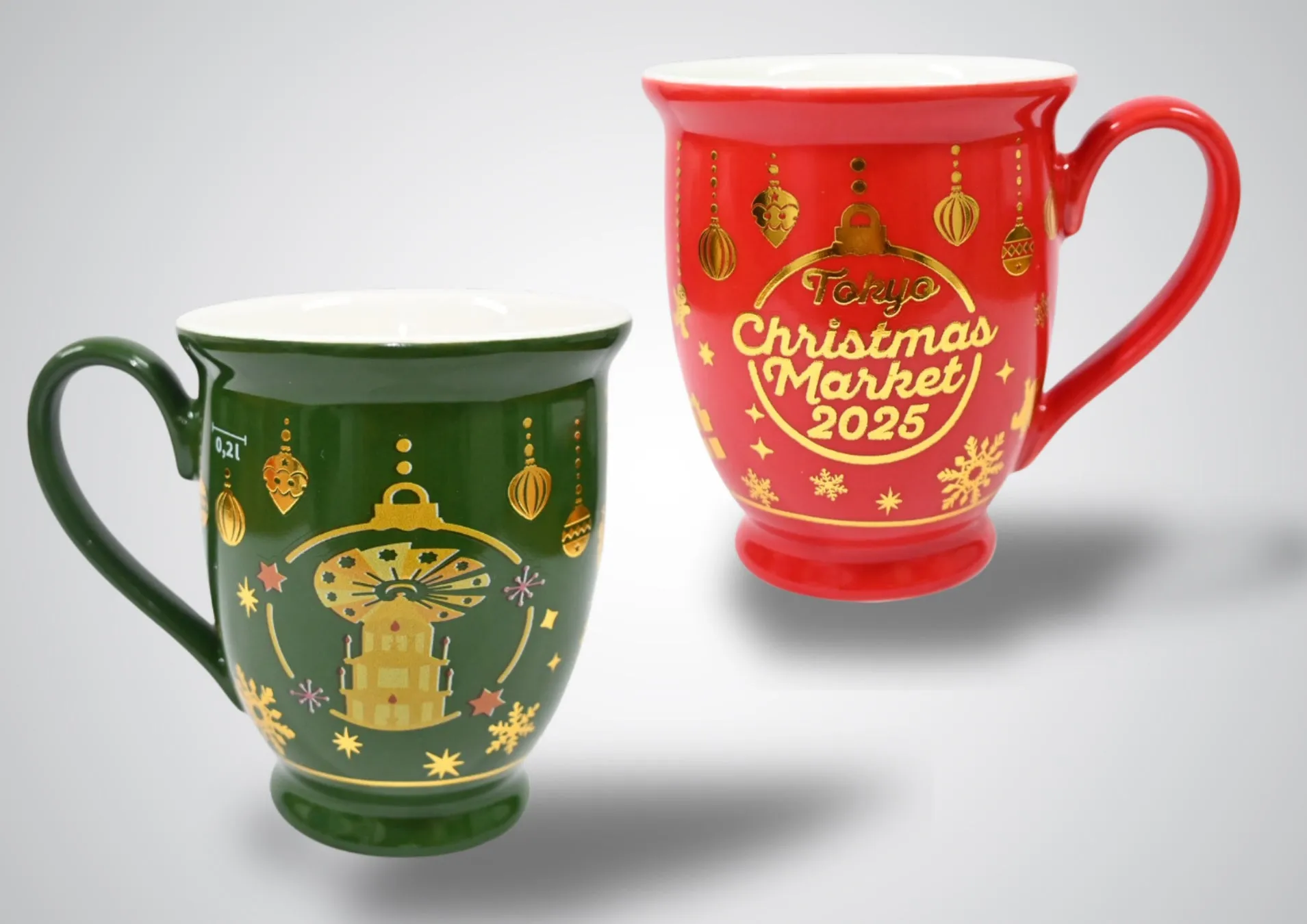 東京クリスマスマーケットのオリジナルマグカップ2種ストロベリーレッドとフォレストグリーンのデザイン