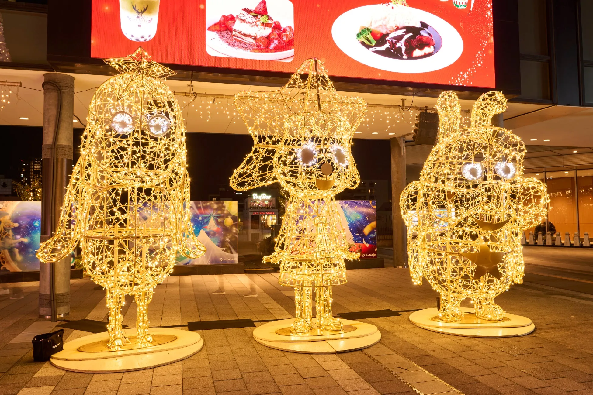 約53万球の煌びやかなイルミネーションとクリスマスツリー