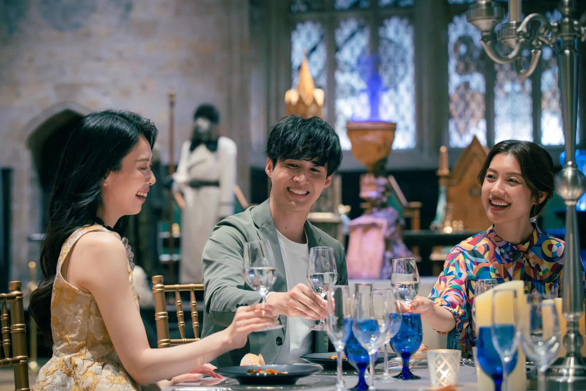 ホグワーツディナーの美しくコーディネートされたテーブル