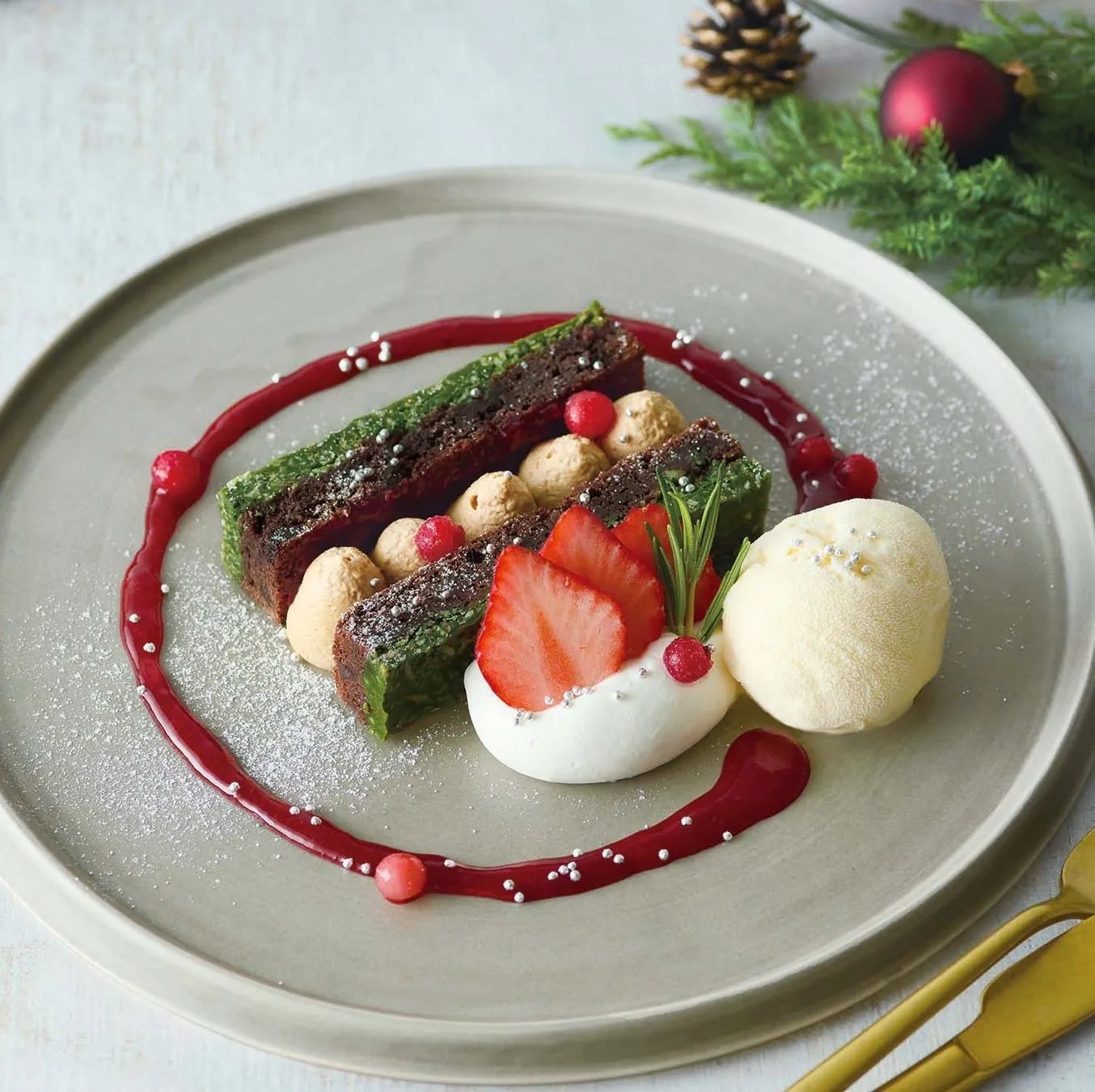 ピスタチオショコラとヘーゼルナッツクリームのガトーケーキ