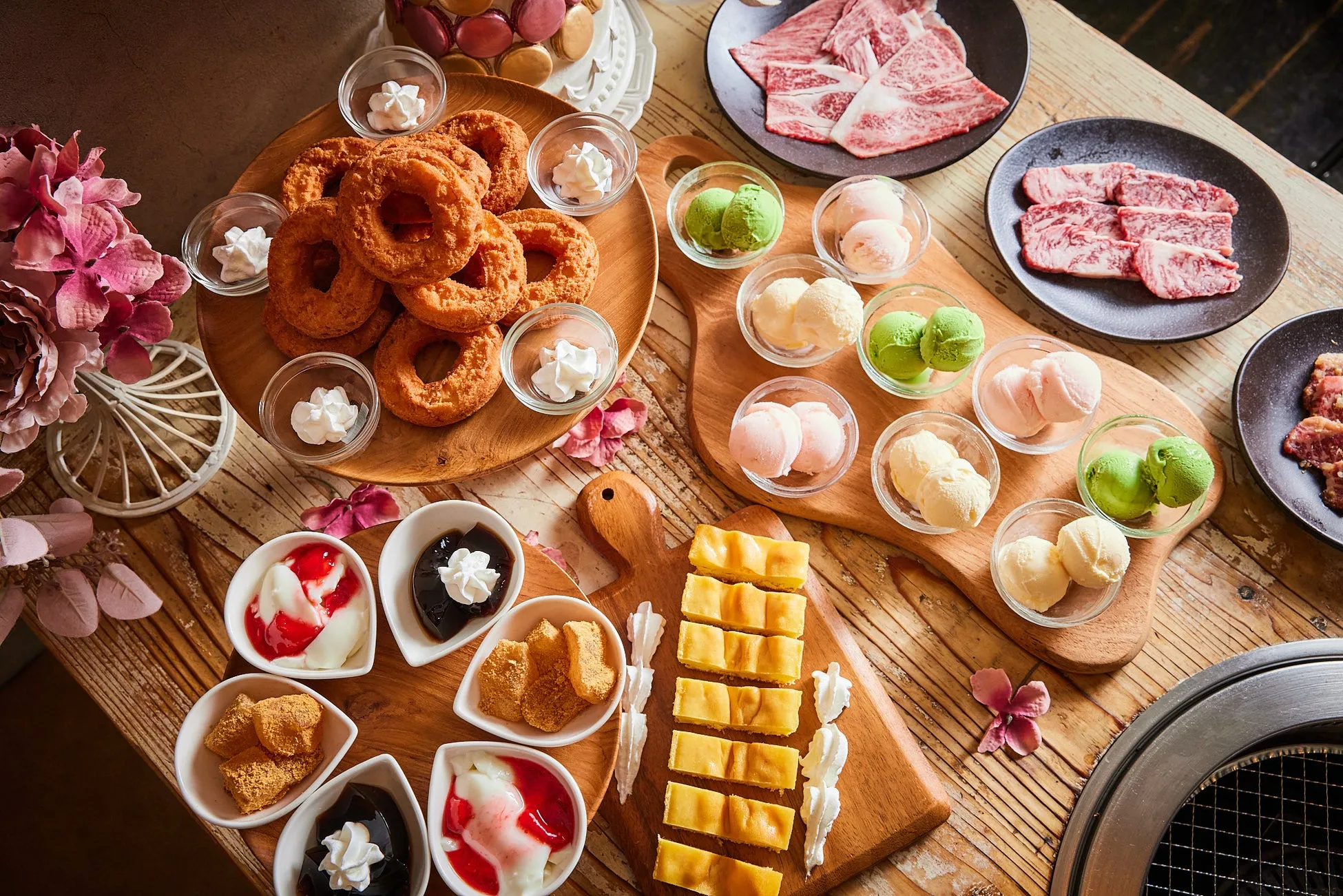 デザート食べ放題に含まれるアイスやケーキのイメージ