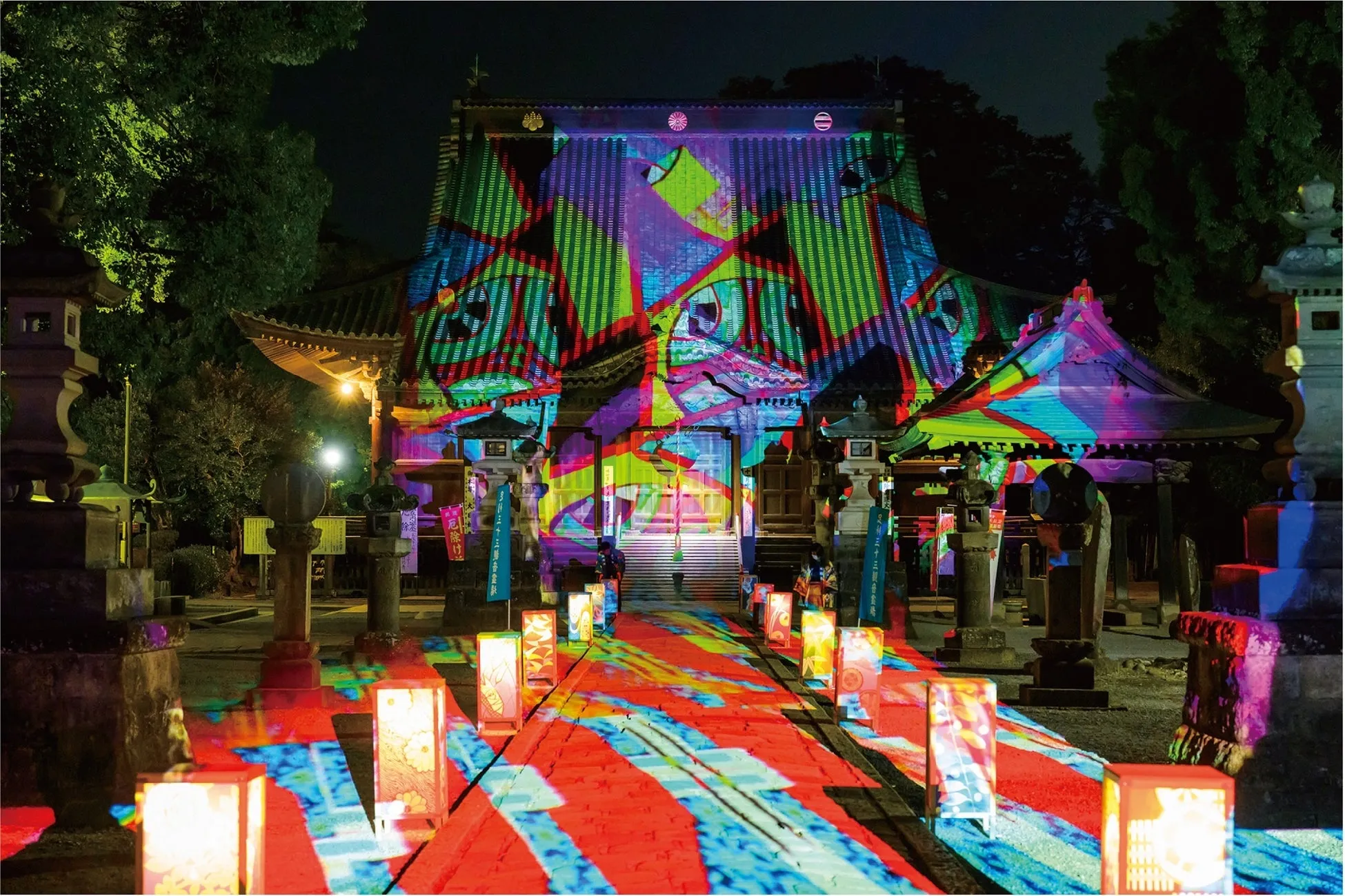 鑁阿寺本堂の足利銘仙ラッピング