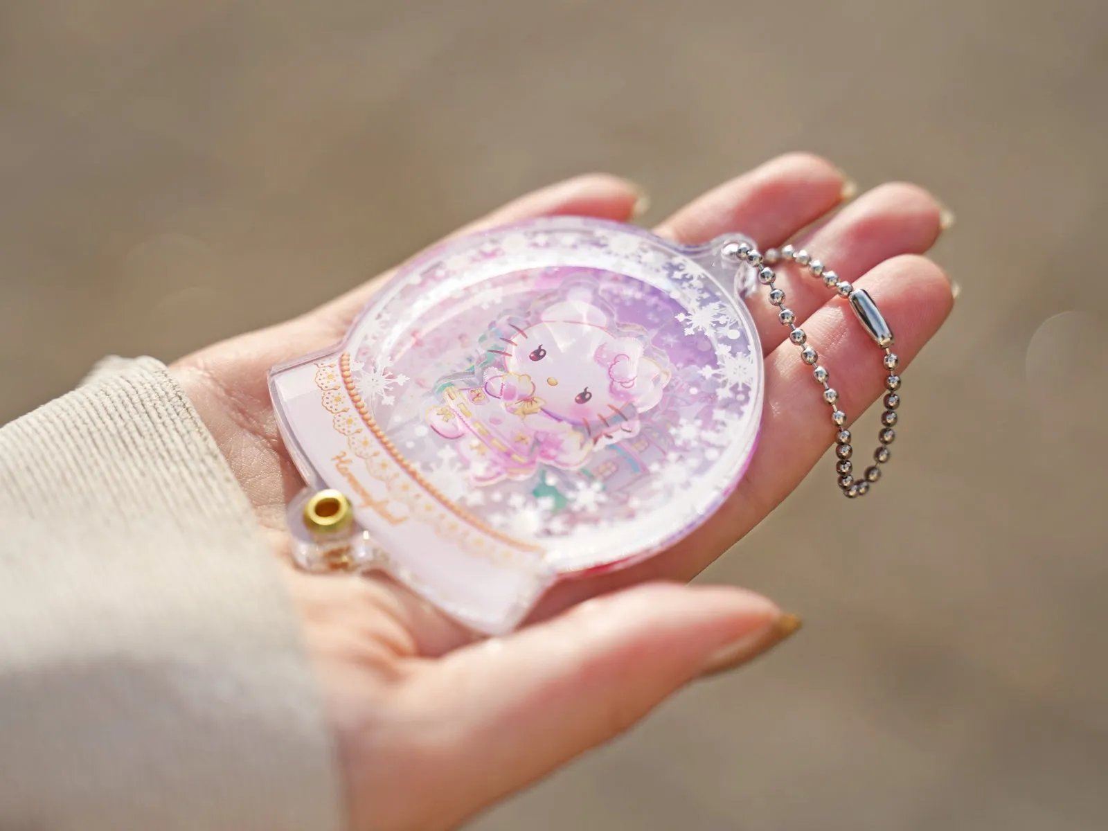 ハーモニーランドのスノードーム型キーホルダー