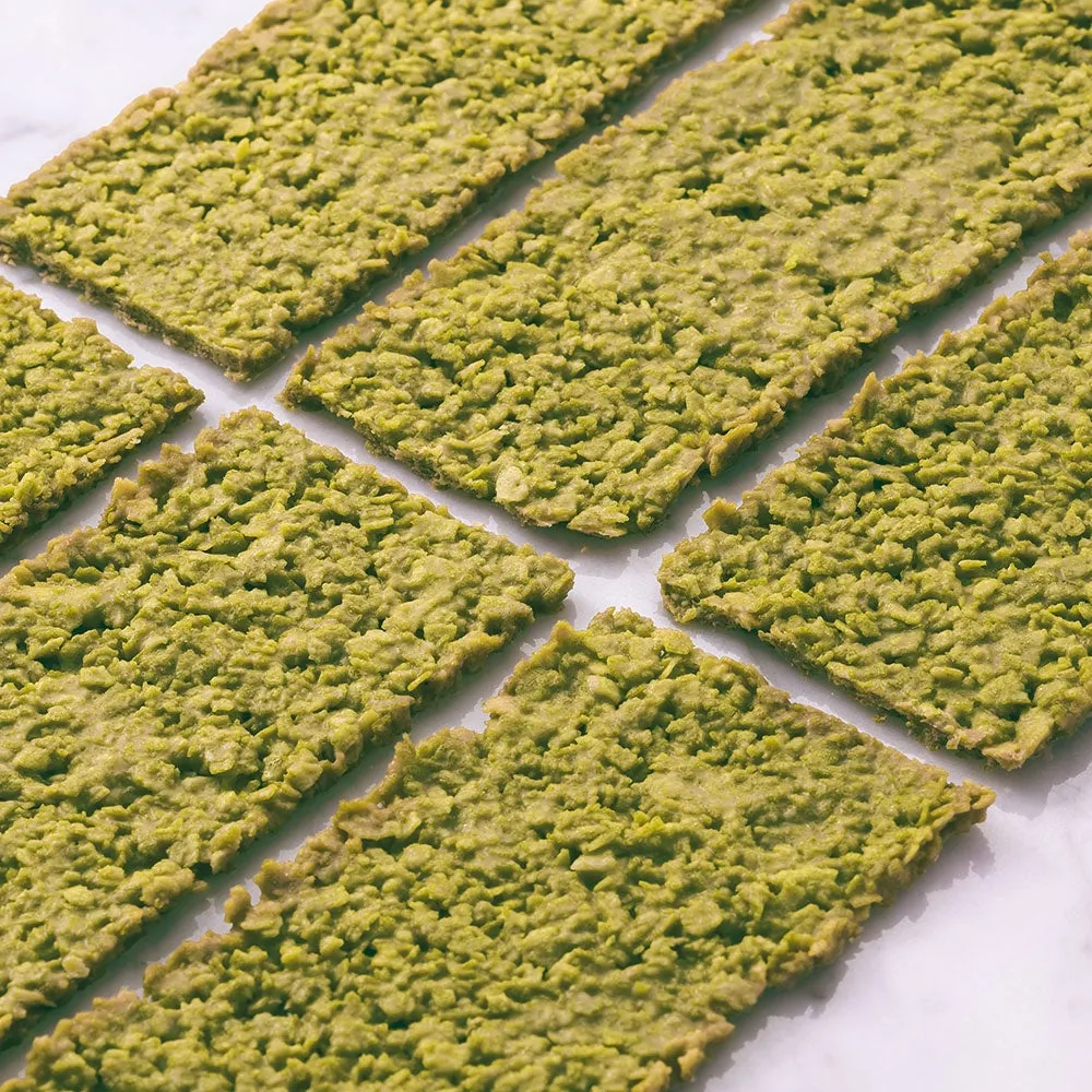 1層目:碾茶ショコラフィユティーヌのサクサク食感の説明