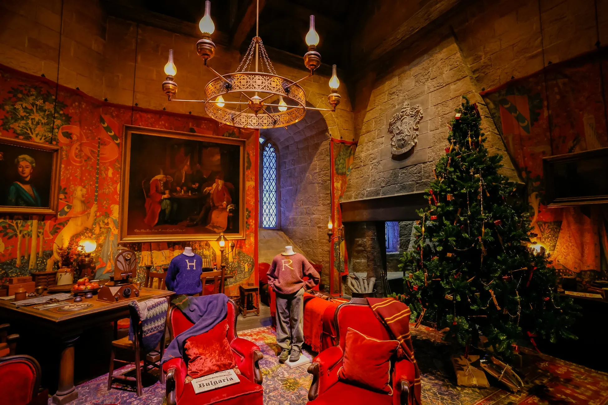 グリフィンドールの男子寮と談話室のクリスマス仕様装飾