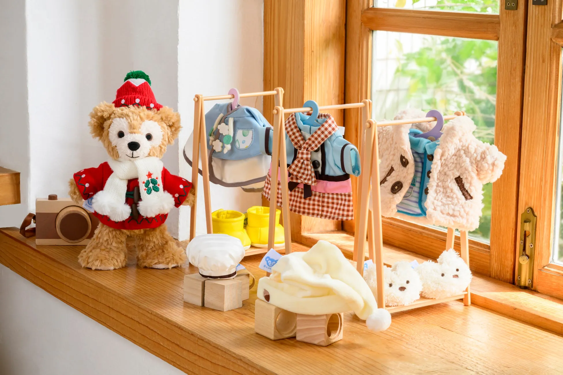 アニバーサリーイヤーを記念したぬいぐるみコスチューム4種類とポージープラッシーのセットBOX