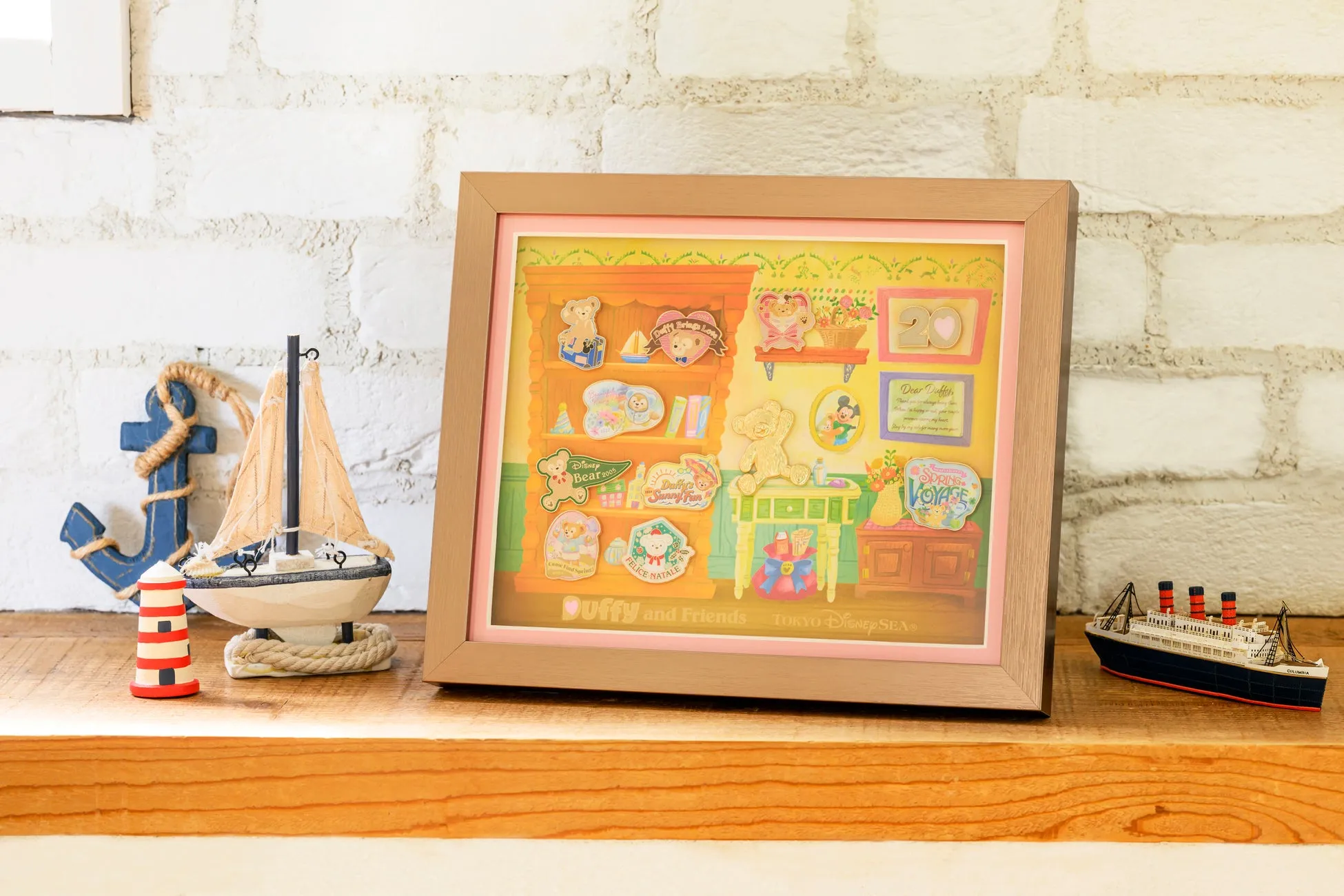 過去の代表的なアートをモチーフにしたピンバッジセットの台紙