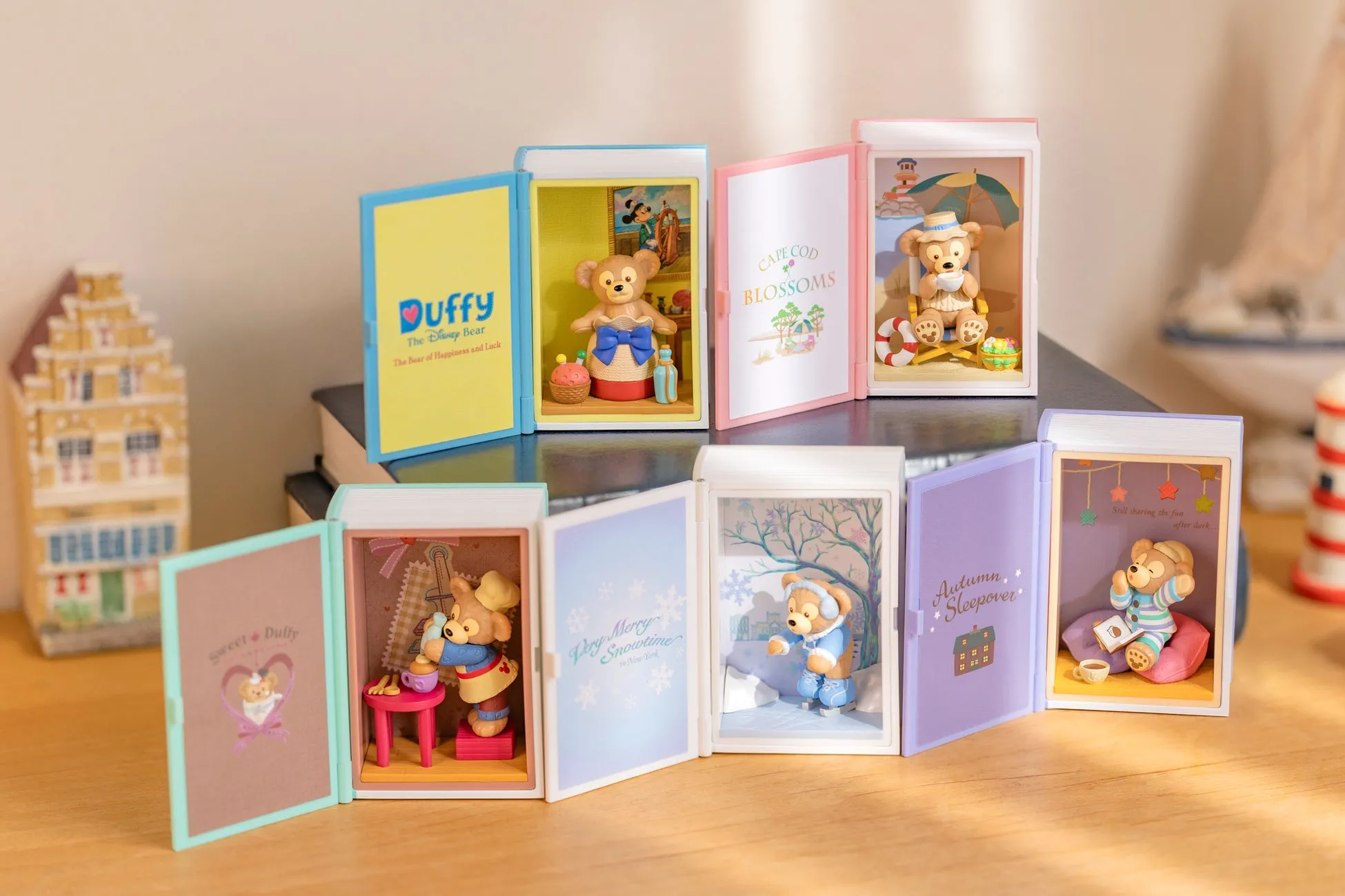 トランク型ケースに入ったステッカーセットときんちゃくセット