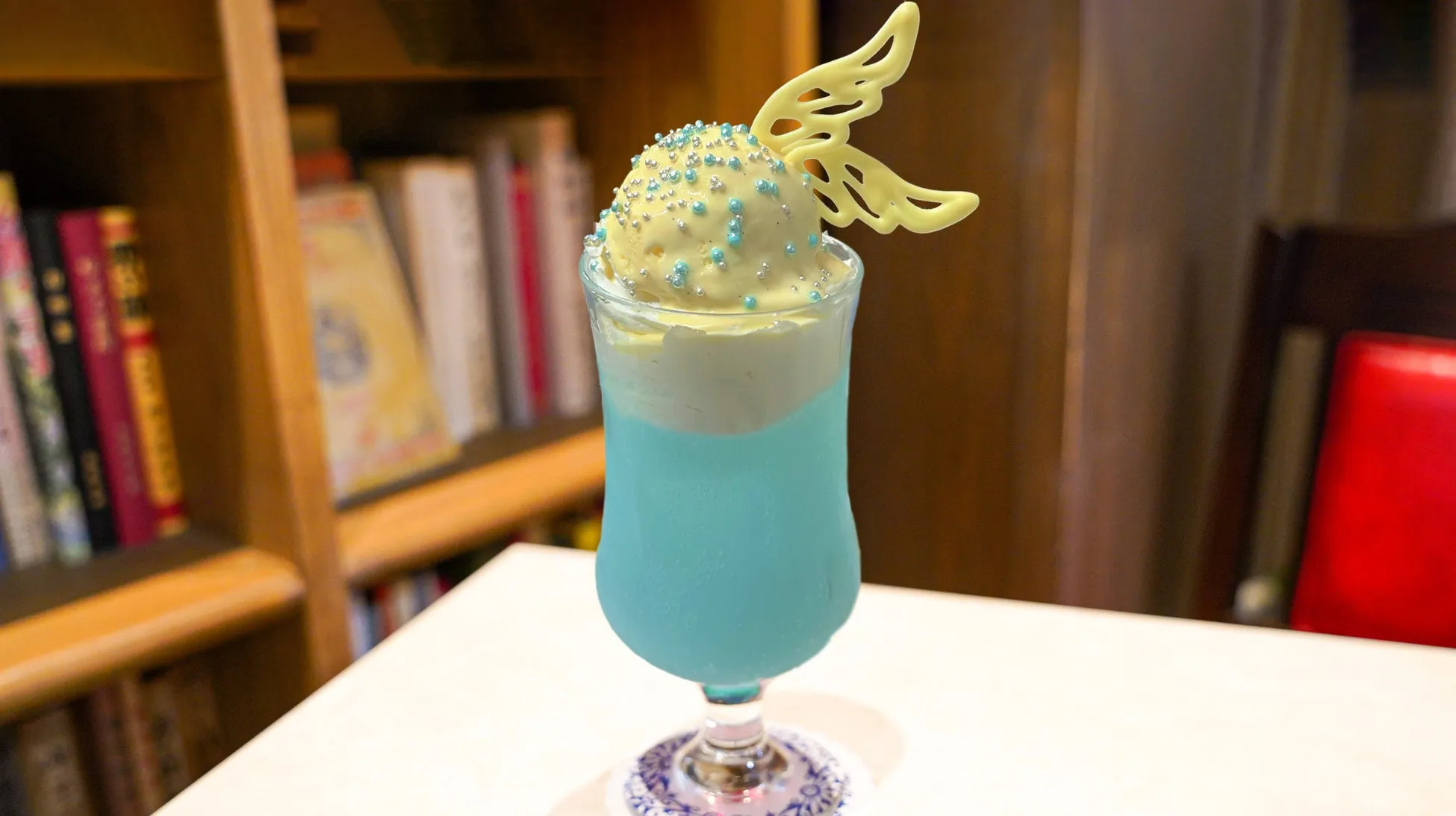 冬限定の『クリイムソーダ 冬の天使』のビジュアル