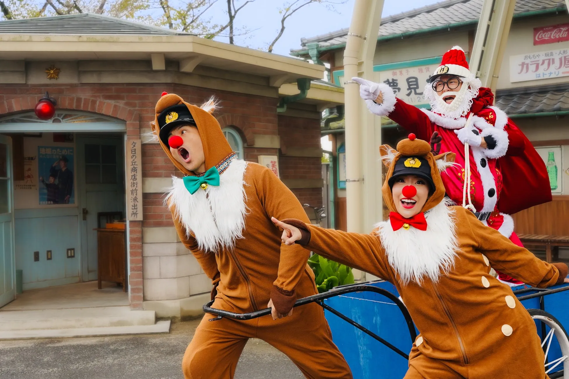 夕日の丘商店街にやってくるサンタクロースとトナカイのイベント