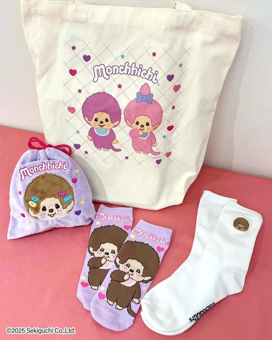 ふわふわ素材の巾着やソックスもラインナップに追加