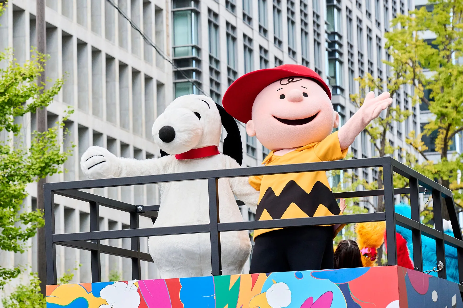 御堂筋ランウェイでのスヌーピーとチャーリー・ブラウン