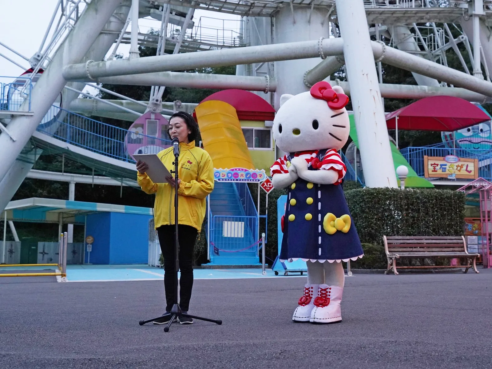 ハーモニーランド 点灯式 ハローキティ