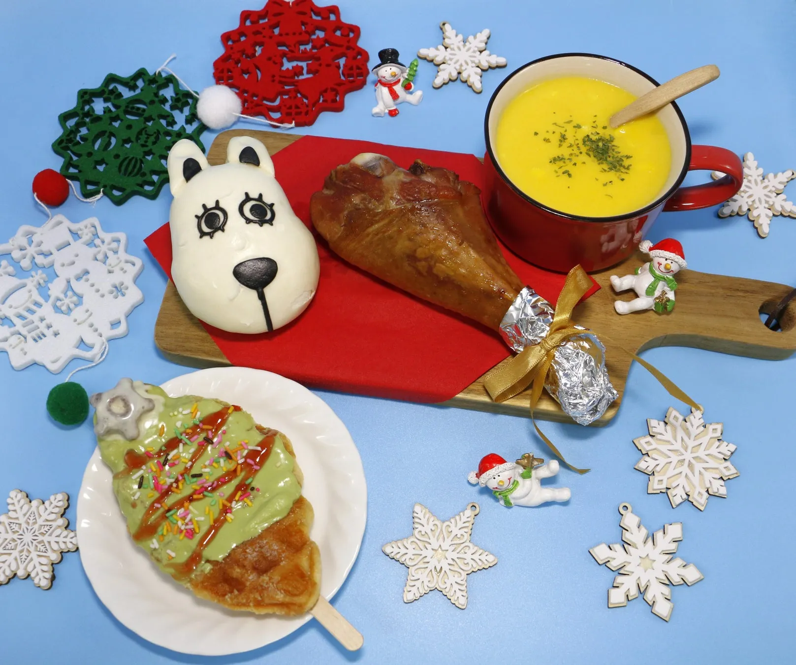 クリスマスデザインの食事セット