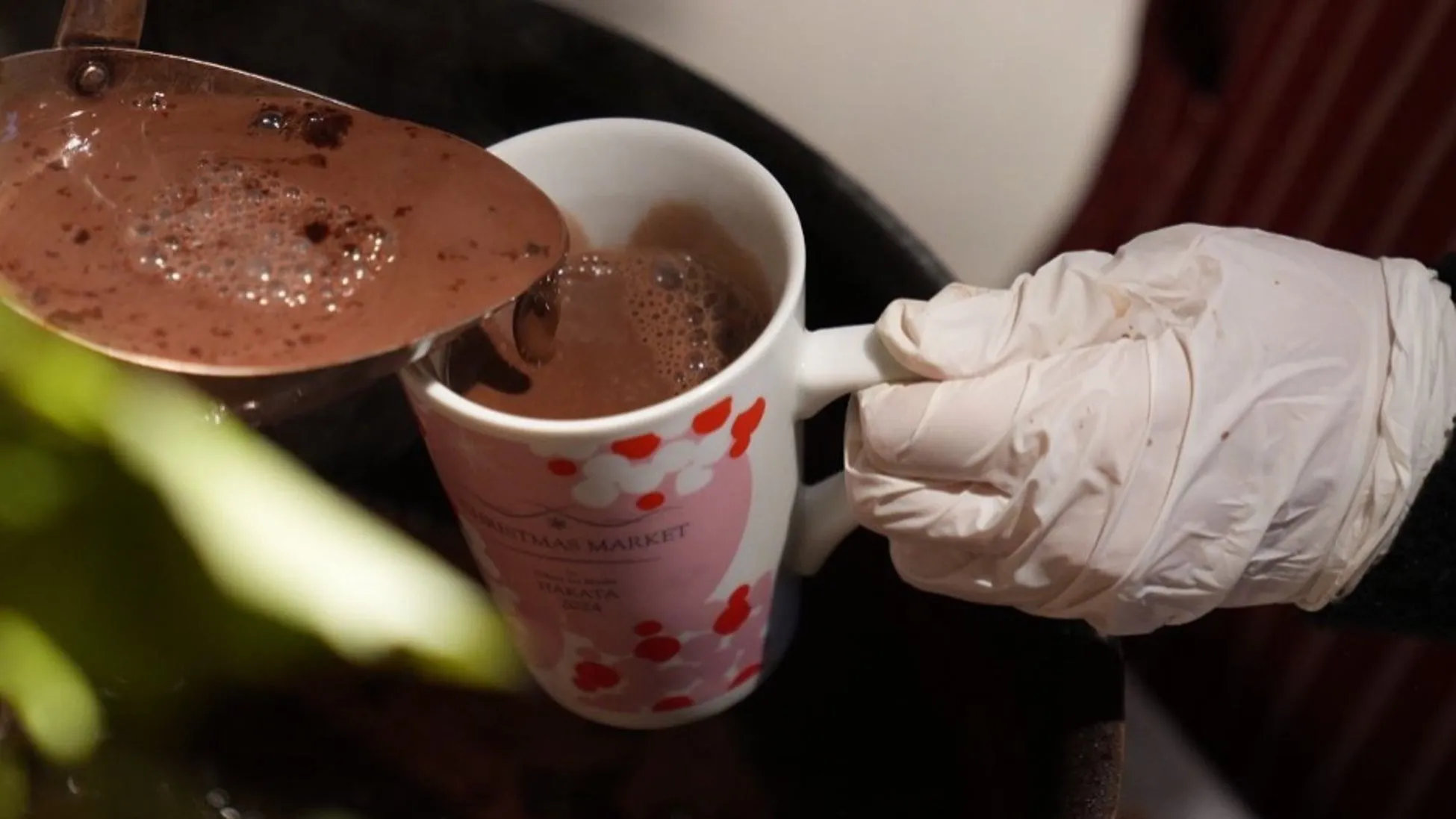 東京限定マグで味わう濃厚ホットチョコレート