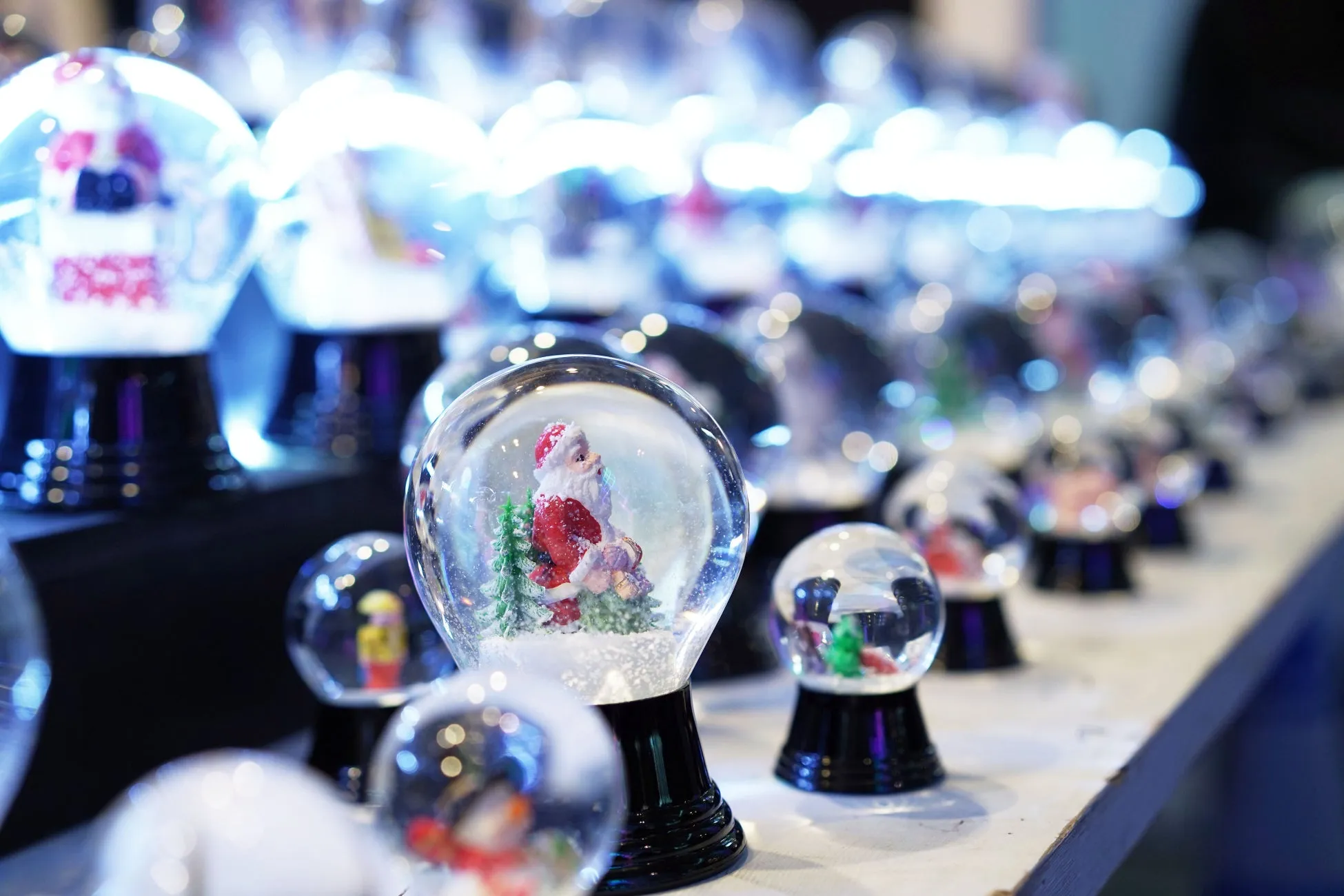 オーストリア純度の高い水で作られたスノードーム