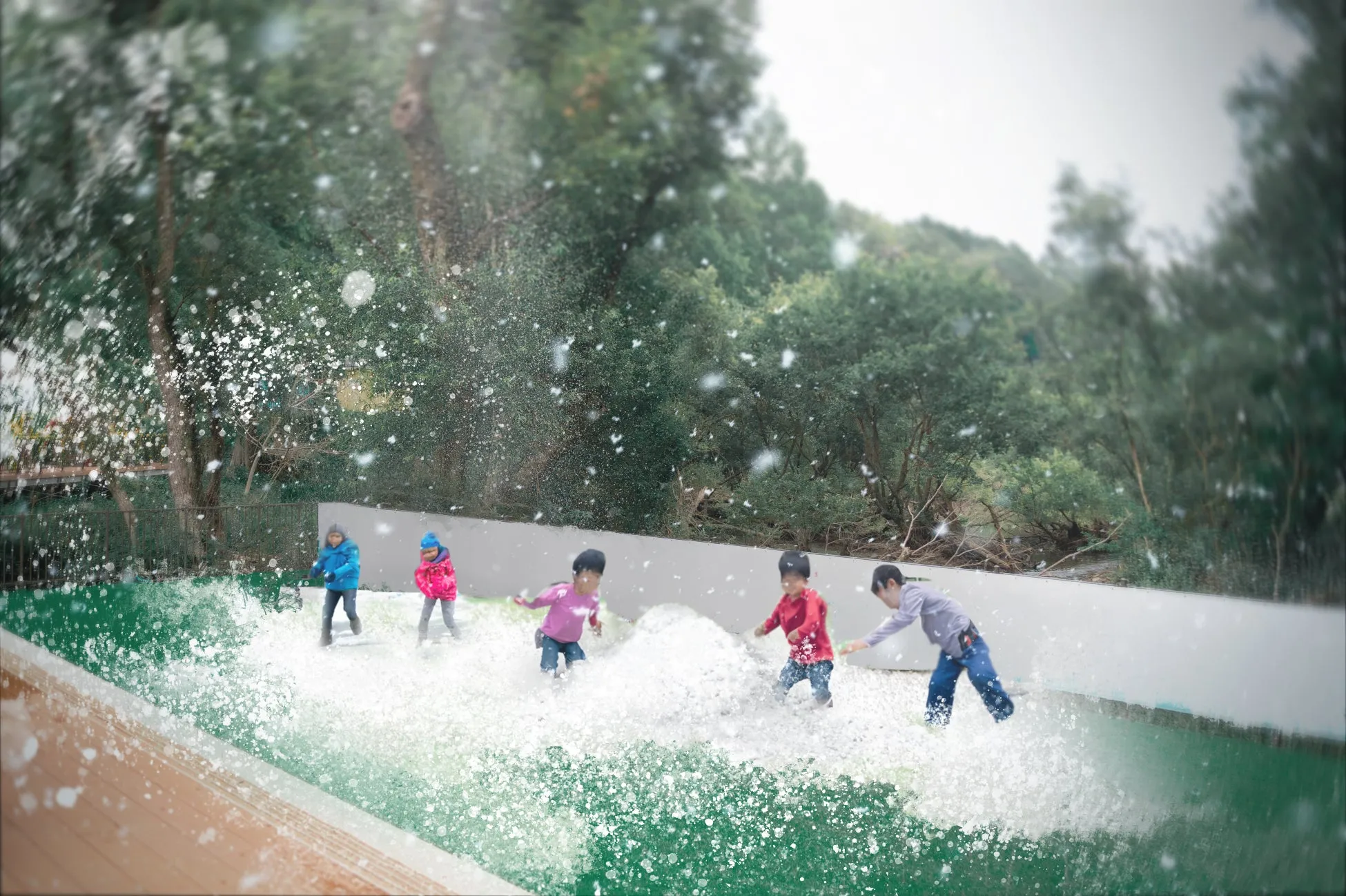 ムーミン谷で雪遊びする子供たち