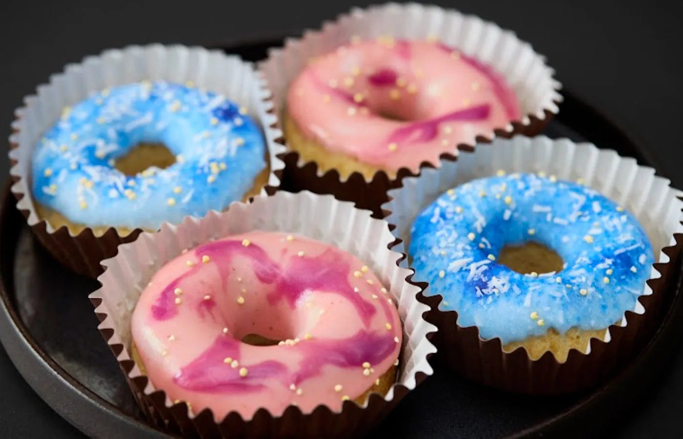 色鮮やかなシーズナルドーナツでクリスマス気分を盛り上げる