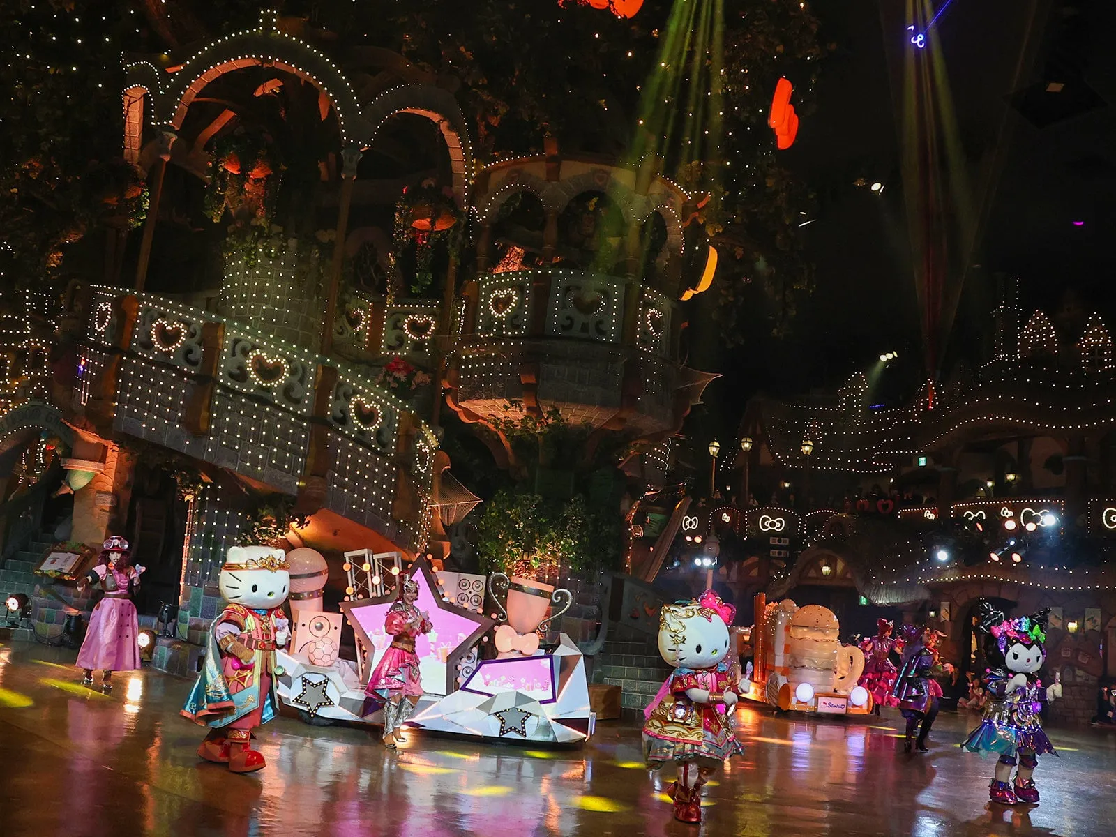 サンリオピューロランド新作パレードのキャラクターとステージ