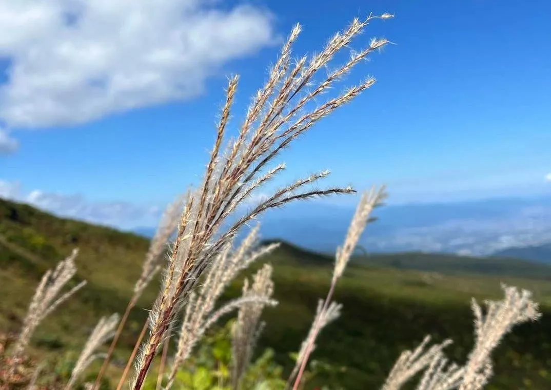 安達太良山の稜線