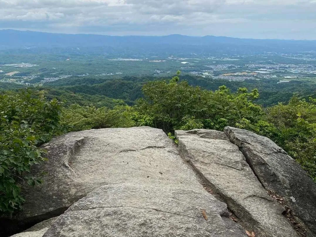 猿投山の大岩展望台