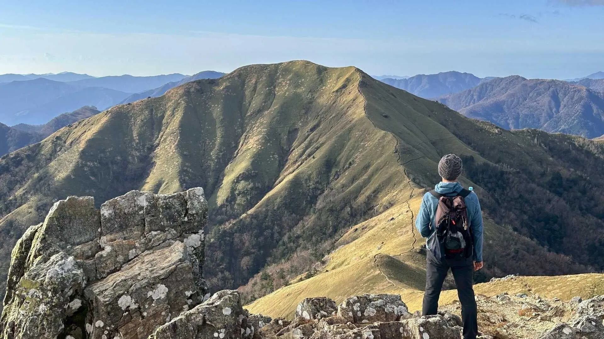 剣山の美しい稜線